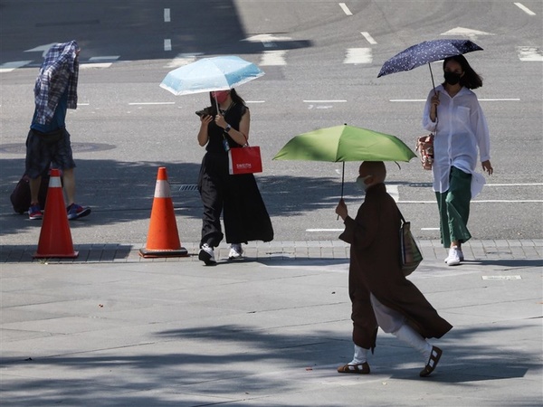 中午前悶熱  午後大台北、中南部防局部大雨