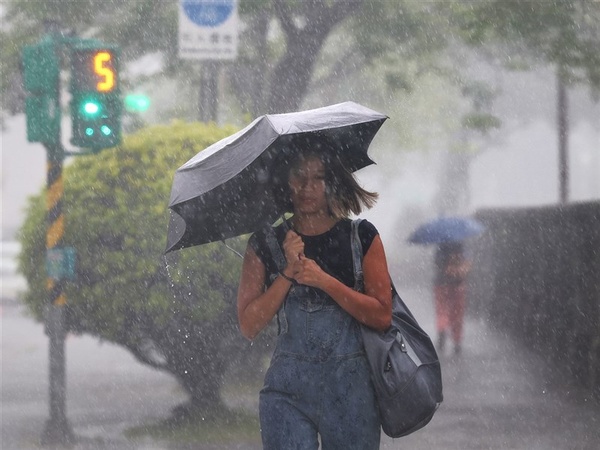 對流發展旺盛 北北基桃10縣市大雨特報