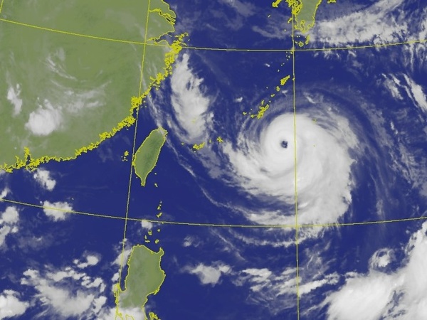 颱風卡努速度減緩朝琉球方向前進 估3日最靠近台灣