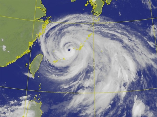 颱風卡努逼近 氣象局下午5時30分發陸警