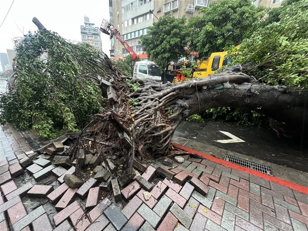 颱風卡努深夜最接近台灣 估4日清晨台灣本島脫離暴風圈