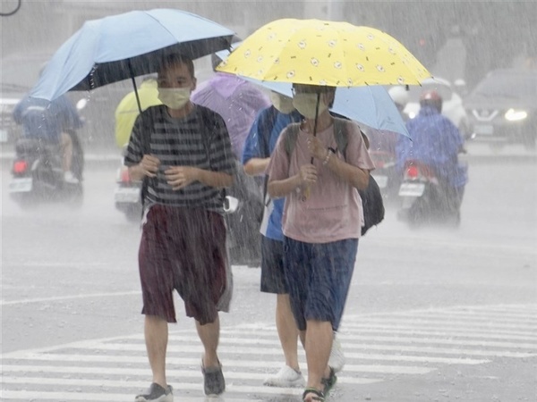 低壓帶影響西半部週末注意雷雨 20日天氣回穩