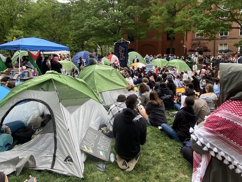 美國大學生示威挺加薩 警拒絕喬治華盛頓大學清場要求