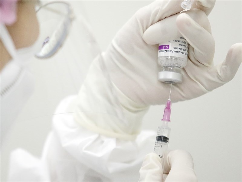英國AZ藥廠遭集體訴訟 首認COVID疫苗引發罕見血栓