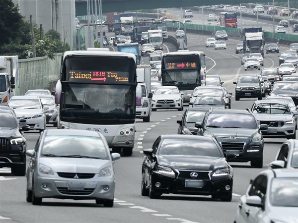 初三估現旅遊車潮 日月潭朝天宮等19路段恐壅塞