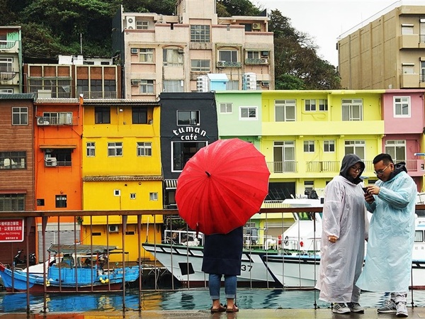 初三早晚偏冷 各地局部短暫陣雨走春記得帶傘