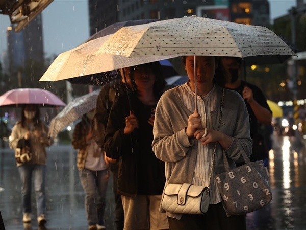 東北季風影響華南雲雨區東移濕涼 入夜北部低溫14度