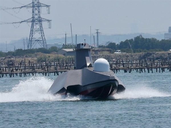 奮進魔鬼魚無人船可搭載魚雷 模擬攻擊共艦秀不對稱作戰潛力