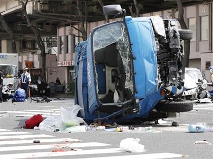 日本87歲老翁開車暴衝 釀2死8傷悲劇