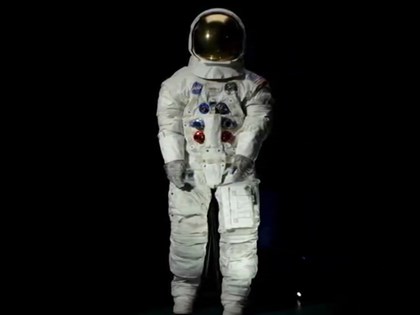 登月50週年 阿姆斯壯太空衣13年來首度亮相[影]
