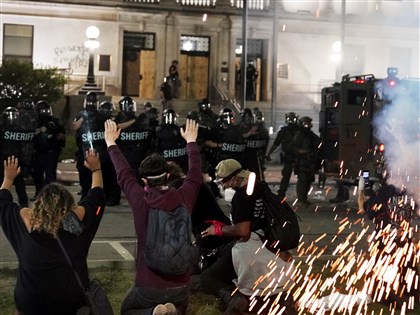 川普外交經濟方向明確 拜登鎖定平權社福