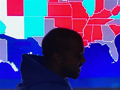 美歌手肯伊威斯特承認競選總統落敗 暗示2024再選