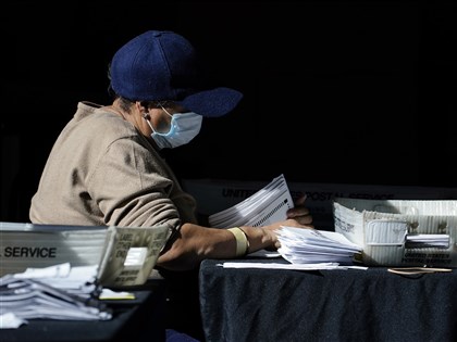 川普喬治亞州領先拜登幅度縮小至2.8萬票 仍有9萬多張待開
