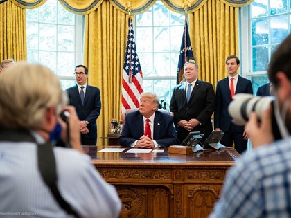 拜登昭告世界美國回來了 蓬佩奧稱川普持續執政[影]