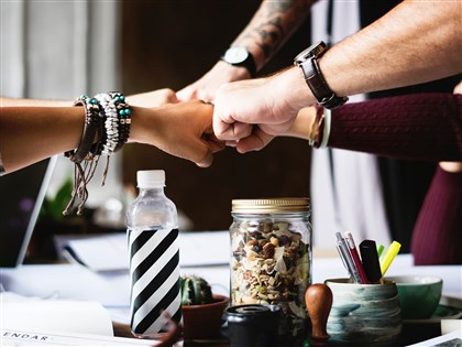 台大校園再傳墜樓 心理師籲週末多聚會取暖