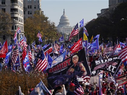 數千堅定支持者 華府上街遊行力挺川普