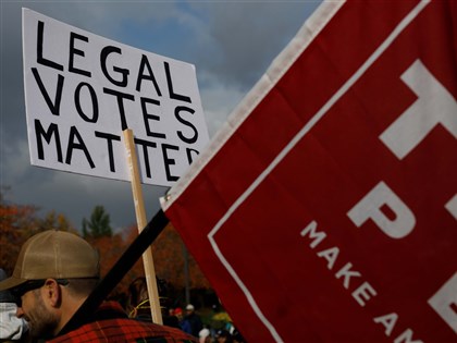 川粉不滿福斯左傾 琵琶別抱右翼小台