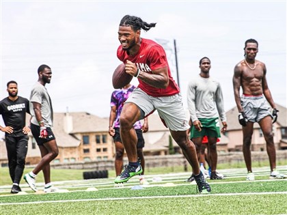 NCAA美式足球冠軍賽 台裔選手梅奇受外媒矚目