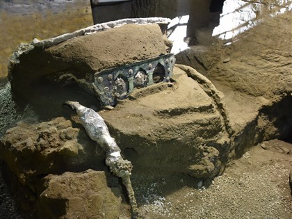龐貝遺址首出土華麗馬車 研判供節慶遊行用[影]