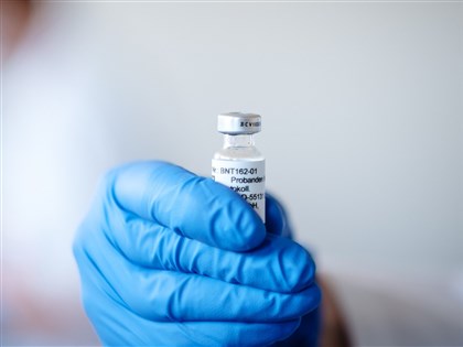 政院：政府全力協助 但郭台銘獲BNT回信「只賣給政府」