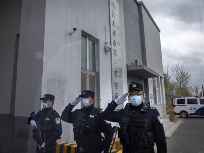 美聯社直擊新疆最大拘留中心 估可關押1萬人