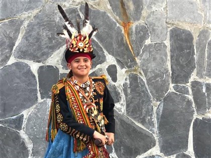 查馬克之子獲總統教育獎榮耀獻父親 領獎時不知噩耗