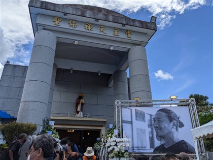 查馬克告別彌撒上百人弔唁  總統頒發褒揚令