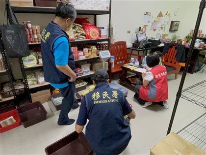 新竹市查獲不明肉製品 越南火腿、脆骨捲驗出非洲豬瘟