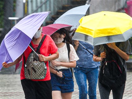 颱風璨樹總雨量預測 宜蘭山區上看700毫米最多