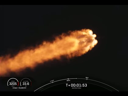 巨大火球劃破天際 SpaceX首載平民太空船升空[影]
