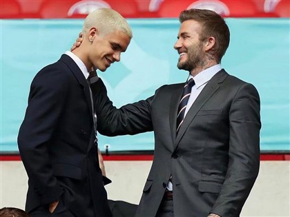 貝克漢次子承衣缽 羅密歐職業賽初登場教頭喊讚