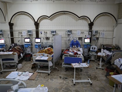 敘利亞西北部疫情大爆發 「白盔」疲於後送病患和埋屍