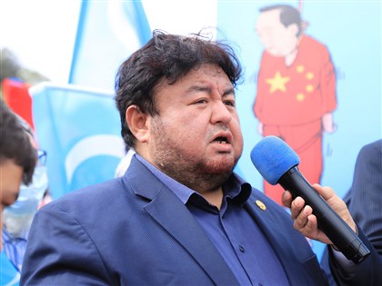 中國十一 土耳其維吾爾人領事館外示威與警推擠