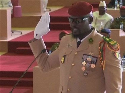 幾內亞軍方領袖就任過渡總統 允尊重國際承諾