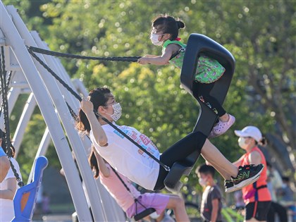 盪鞦韆計時器損壞率高  北市議員籲正視孩童權益