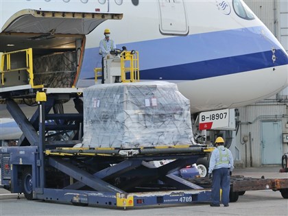 第10批BNT疫苗91萬抵台 累計到貨773萬劑