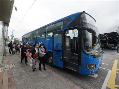 王國材：油價若達客運票價調整標準 擬補貼票價