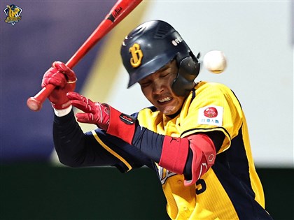 陳偉漢頭部觸身球倒地濺血縫6針 稱當下腦中有跑馬燈[影]