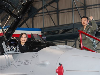 F-16V作戰隊成軍秀肌肉 展現視距外強大戰力【圖輯】