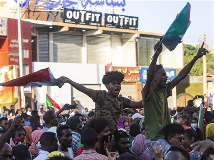 蘇丹總理復職 數千民眾仍上街抗議軍人政變