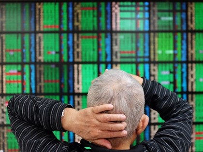 電子傳產回檔 台股挫逾168點跌破月線【更新】