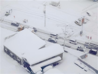 強烈寒流襲日本 京都雪金閣再現 東京睽違45年12月冷到零下[影]