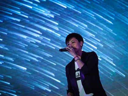 何韻詩無畏無懼 用行動唱出追尋民主這首歌