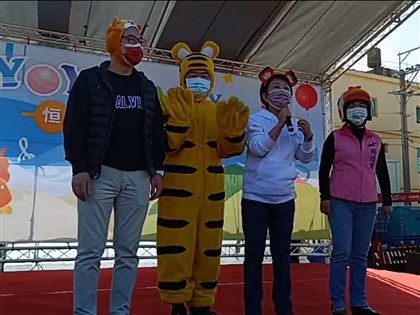 親子活動老虎裝穿反 顏寬恒：沒想到大人更開心