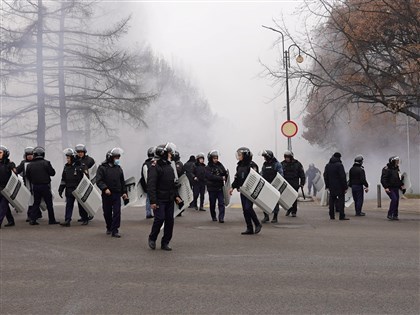 哈薩克燃料價格飆漲爆發動亂 首都進入緊急狀態[影]