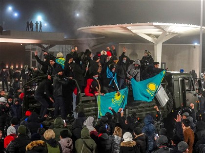 哈薩克動亂釀數百死傷 獨裁政權求助俄羅斯等國[影]