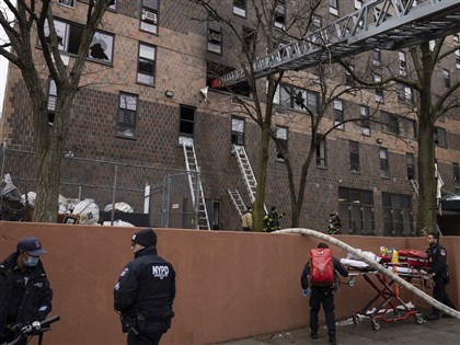 紐約公寓惡火19死 缺逃生梯凸顯法規脫節