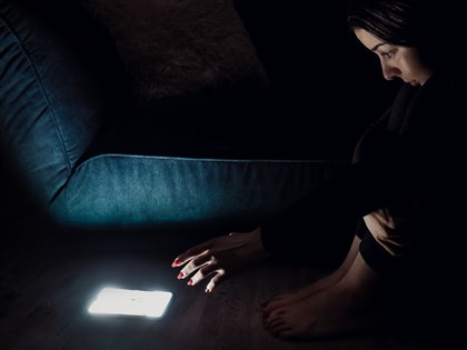 瑞典國民醫師：現代人憂鬱沮喪失眠 都是手機惹的禍【書摘】