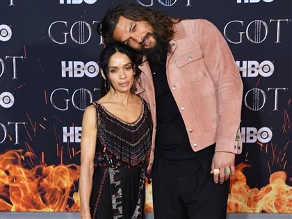 「水行俠」男星傑森摩莫亞離婚 16年感情畫句點