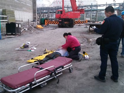 高雄港華運倉儲工安意外2死6傷 市府勒令停工將開罰